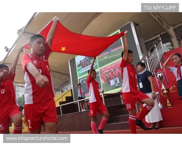 足球球星少年时期的成长轨迹和梦想启航之路